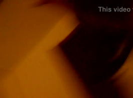 غرامة سمراء بشرة داكنة يحصل مسمر في سريرها من قبل ديكس سوداء.
