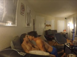 الرجال مثلي الجنس سخيف تسجيل على الفيديو.