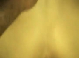 الرجل الأسود يمارس الجنس مع صديقه الشقراء ويقوم بتصوير فيديو له ، لإضفاء الإثارة عليه.
